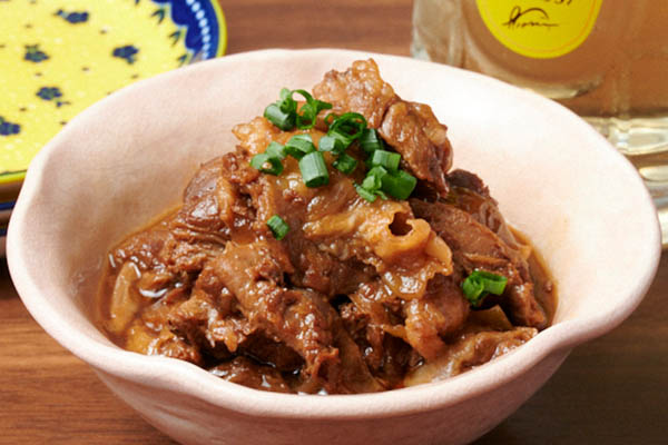 くせがなくて食べやすい◎名物「牛すじ煮込み」を召し上がれ