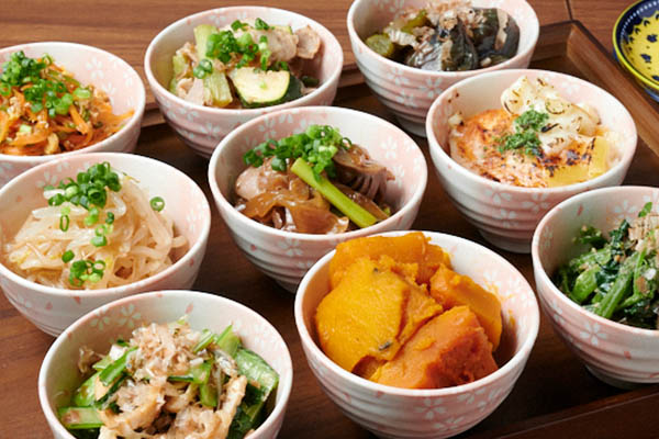 テイクアウトもOK！日替わりの「おばんざい」を8種類ご用意