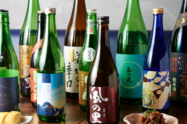 地酒で旅気分♪全国各地の日本酒をラインナップを替えながら常備